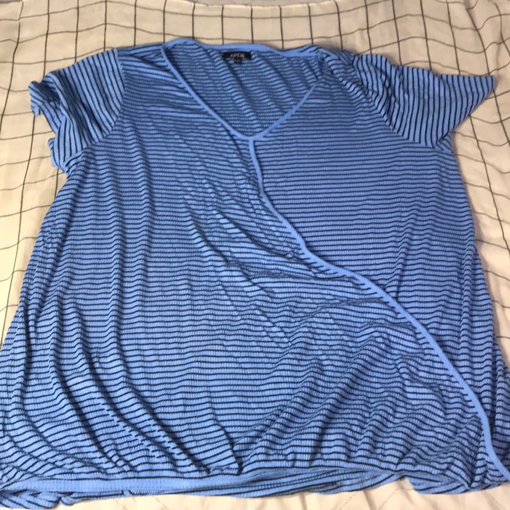 3/$10! ! Flowy tshirt
